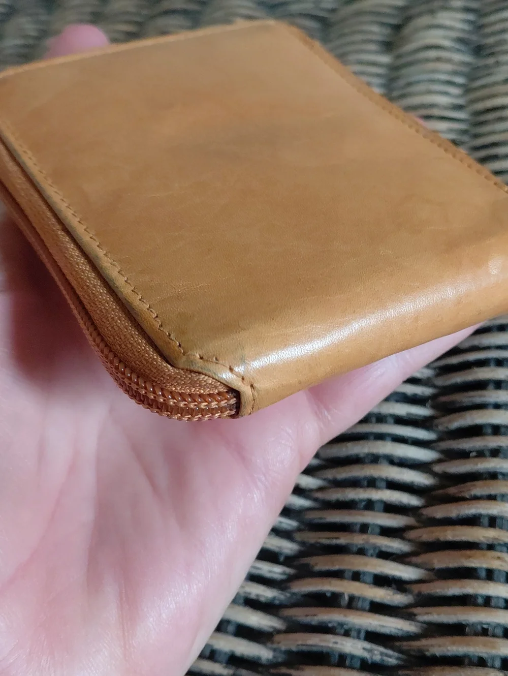 Vintage compact leather